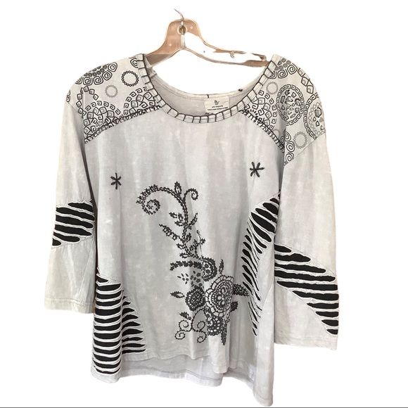 3/4 sleeve of comfy stretchy 100% cotton top in off white and black. - Picture 4 of 16